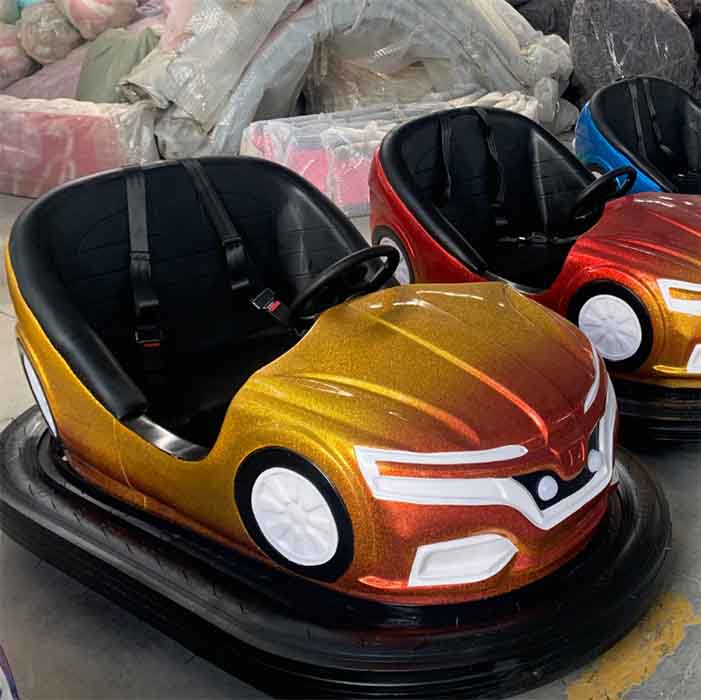 Çarpışan Araba Modelleri Farklı çarpışan araba polyesterleri