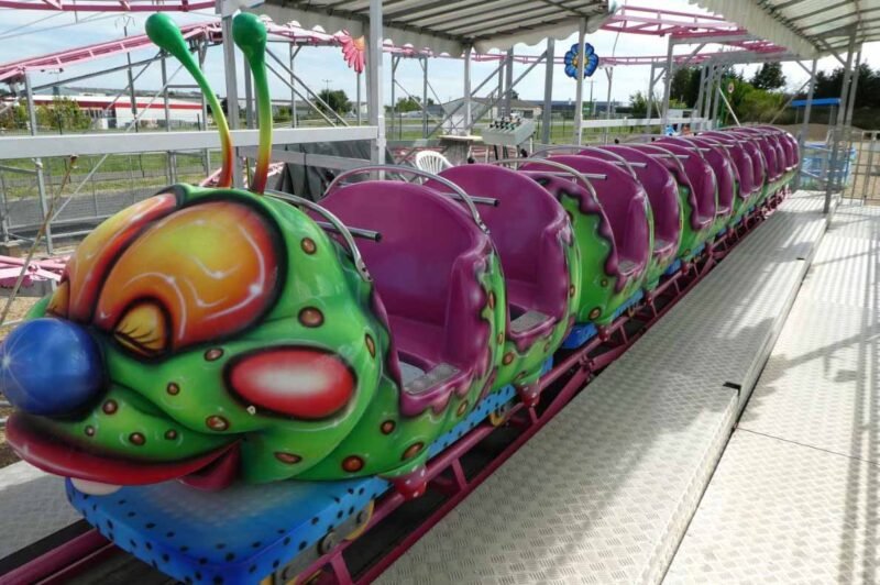 brocomela açık havada bir lunapark makinesi